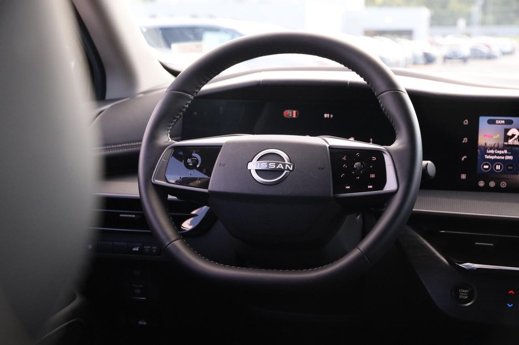 Nissan Murano Vehicle Full-screen Gallery Image 25