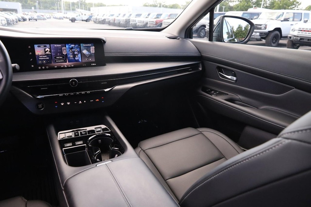 Nissan Murano Vehicle Full-screen Gallery Image 27