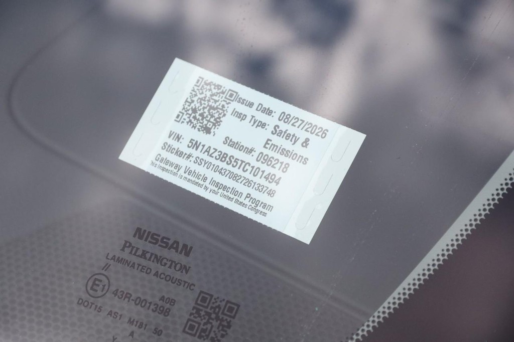 Nissan Murano Vehicle Full-screen Gallery Image 31