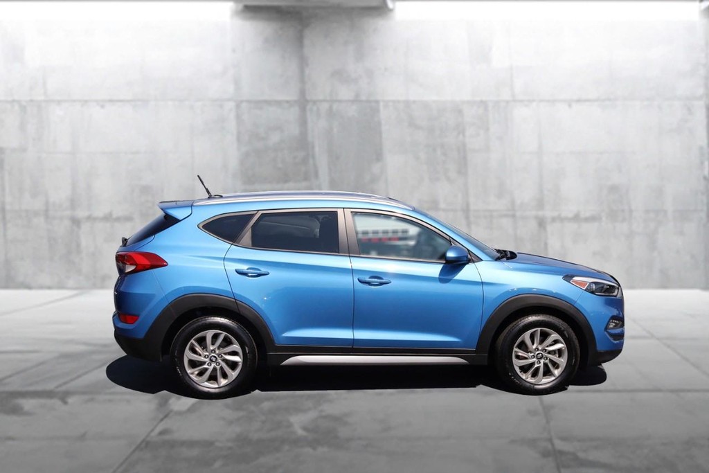 Hyundai Tucson Vehicle Full-screen Gallery Image 05