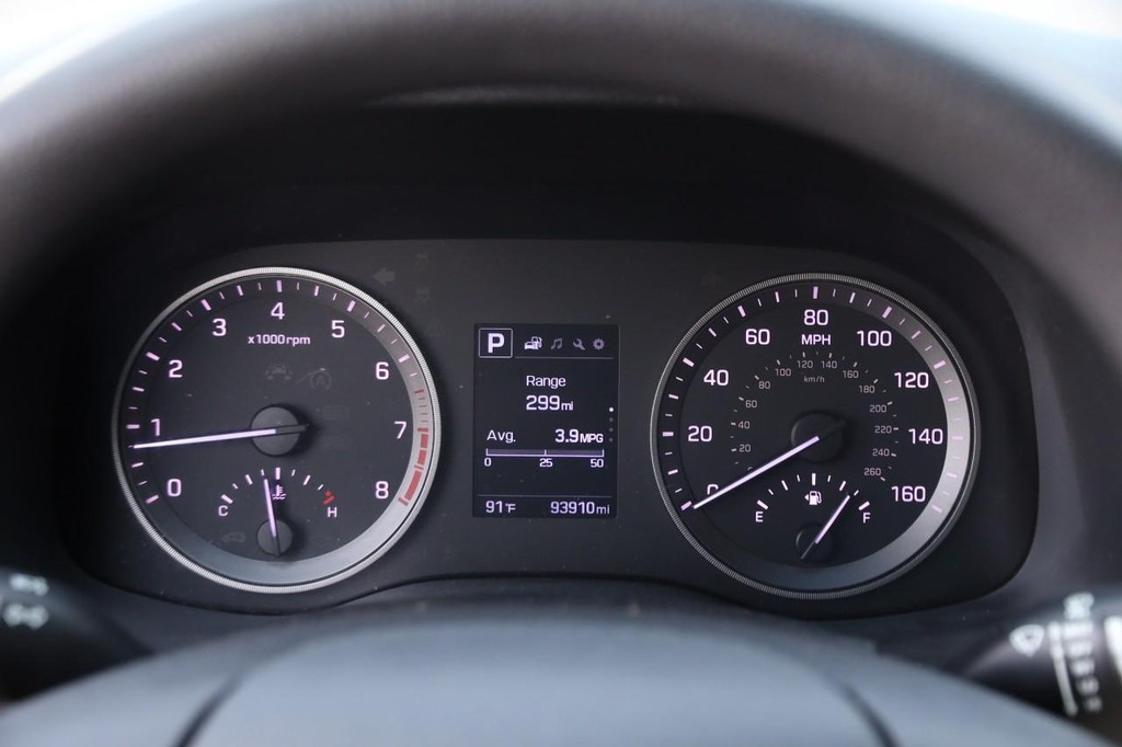 Hyundai Tucson Vehicle Full-screen Gallery Image 13