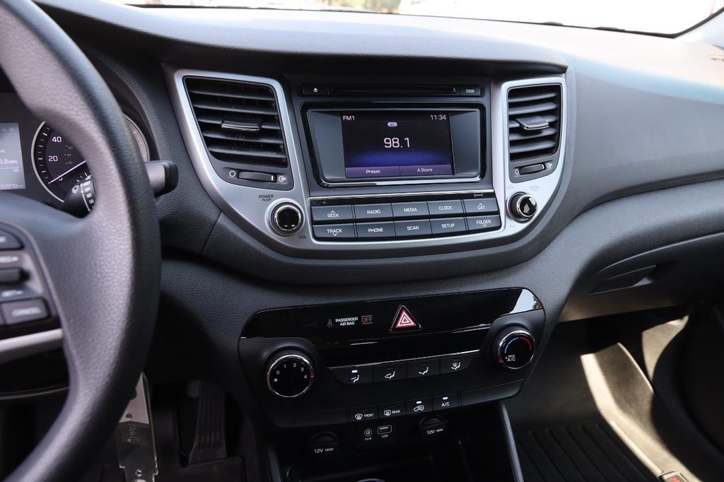 Hyundai Tucson Vehicle Full-screen Gallery Image 14