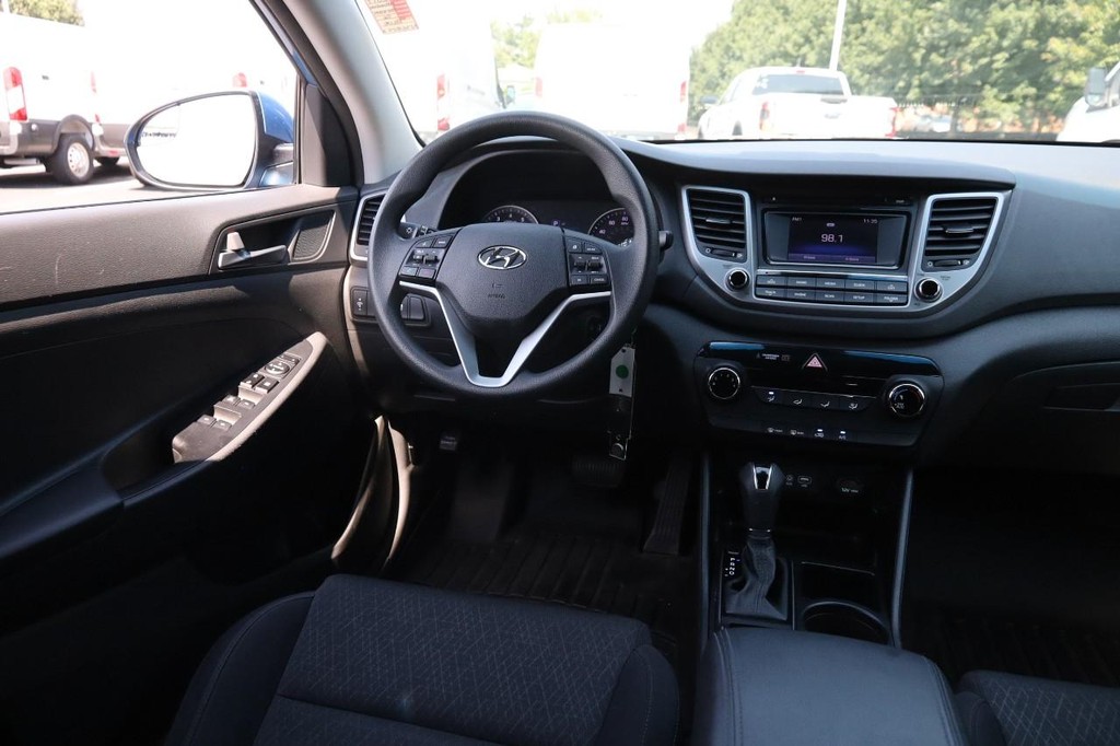 Hyundai Tucson Vehicle Full-screen Gallery Image 23