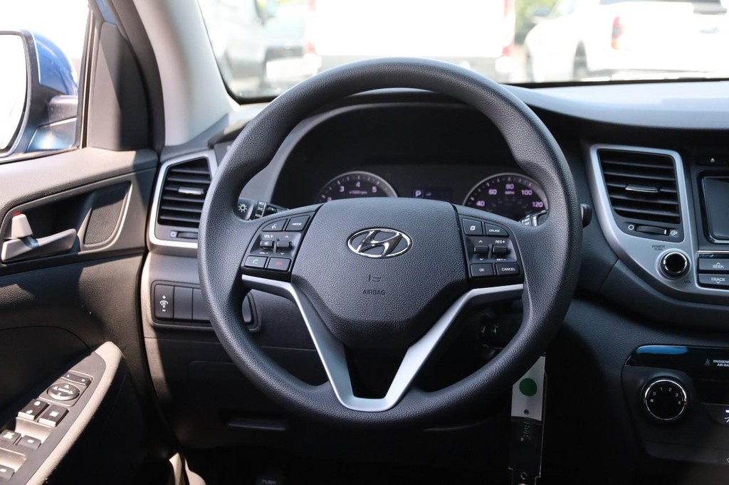 Hyundai Tucson Vehicle Full-screen Gallery Image 24