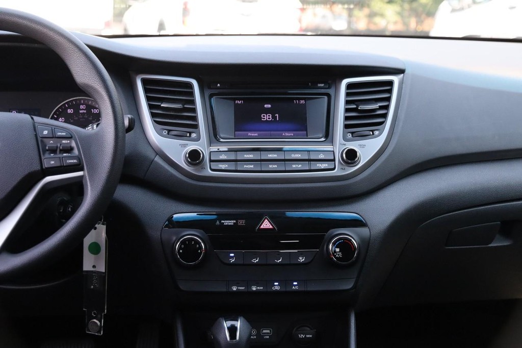 Hyundai Tucson Vehicle Full-screen Gallery Image 25