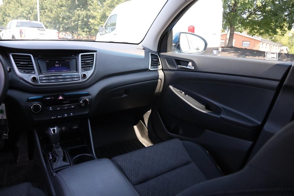 Hyundai Tucson Vehicle Full-screen Gallery Image 26