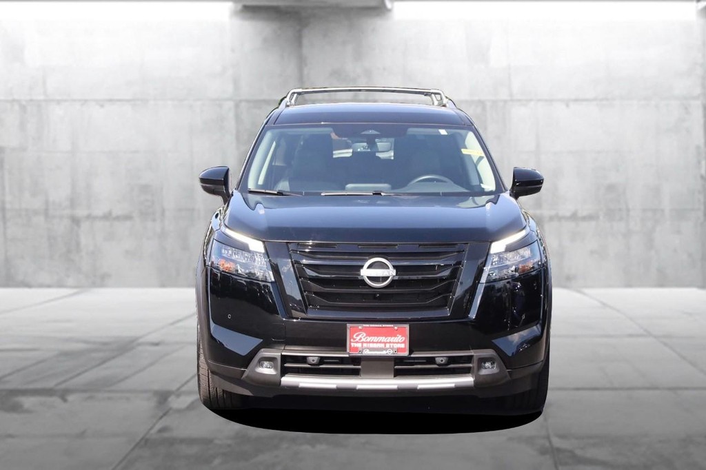Nissan Pathfinder Vehicle Image 04