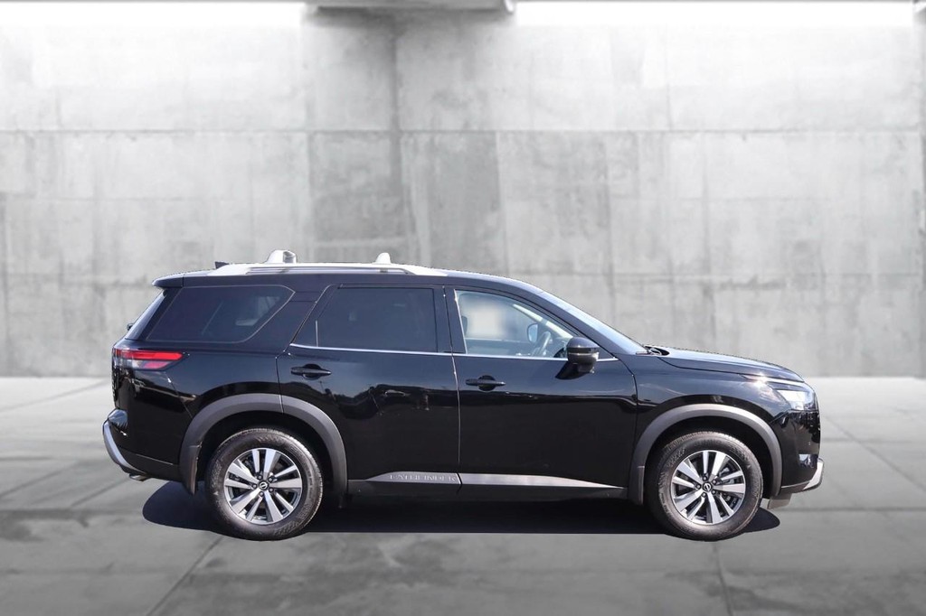 Nissan Pathfinder Vehicle Image 05