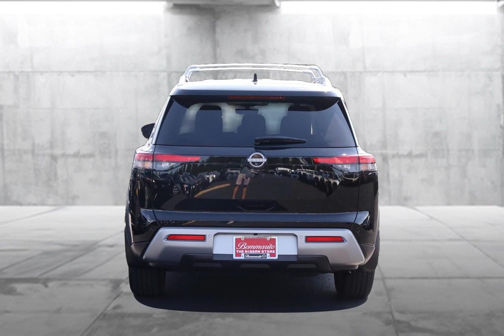 Nissan Pathfinder Vehicle Image 06