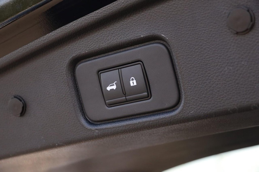 Nissan Pathfinder Vehicle Image 08