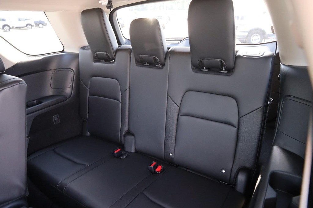 Nissan Pathfinder Vehicle Image 11