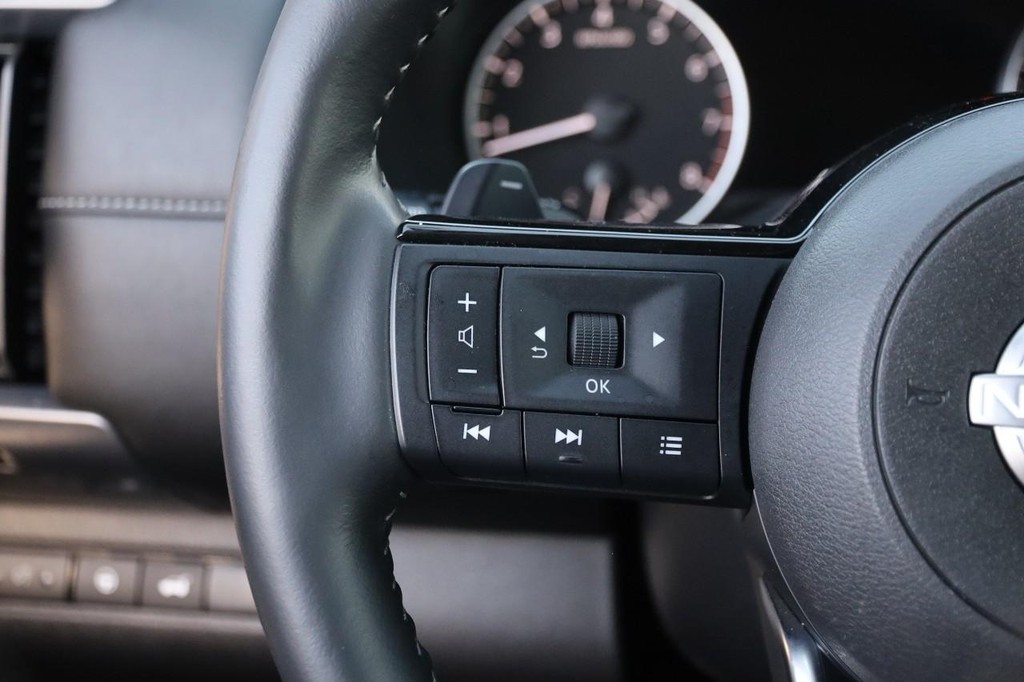 Nissan Pathfinder Vehicle Image 13