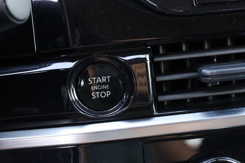 Nissan Pathfinder Vehicle Image 16