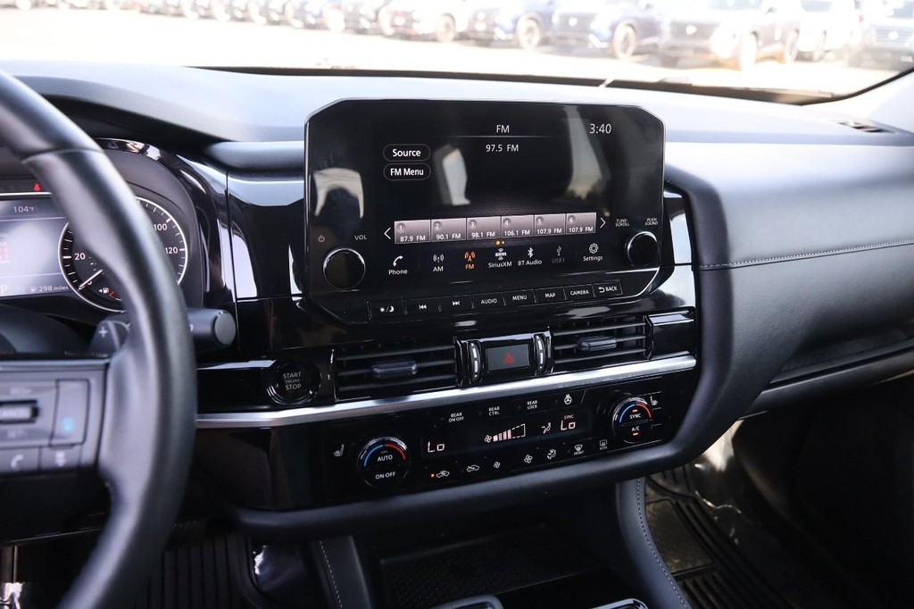 Nissan Pathfinder Vehicle Image 17