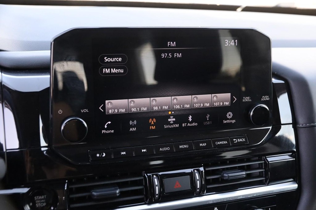 Nissan Pathfinder Vehicle Image 18