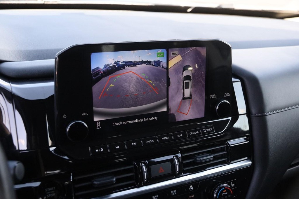 Nissan Pathfinder Vehicle Image 19