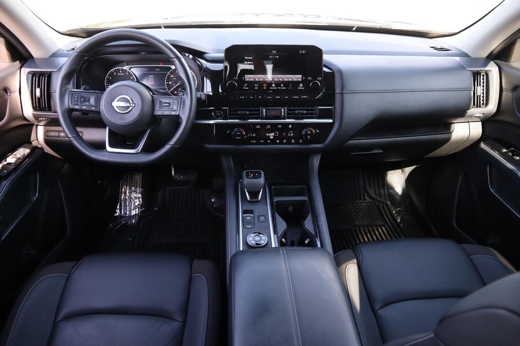Nissan Pathfinder Vehicle Image 24