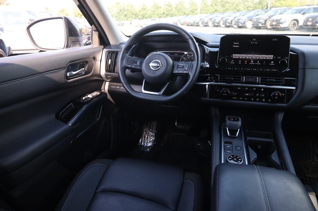 Nissan Pathfinder Vehicle Image 25