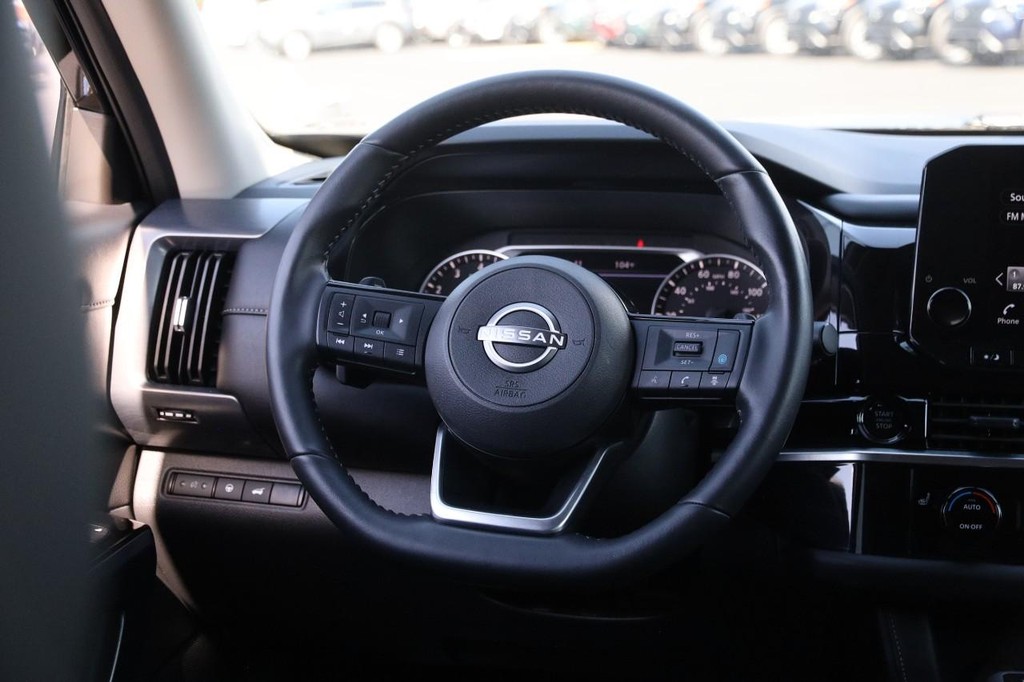 Nissan Pathfinder Vehicle Image 26