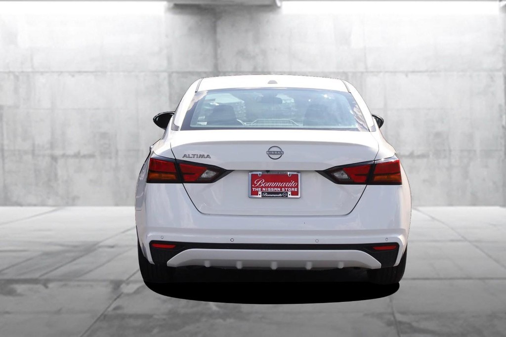 Nissan Altima Vehicle Image 06