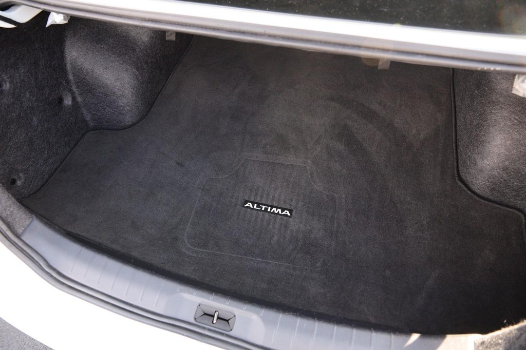 Nissan Altima Vehicle Image 07