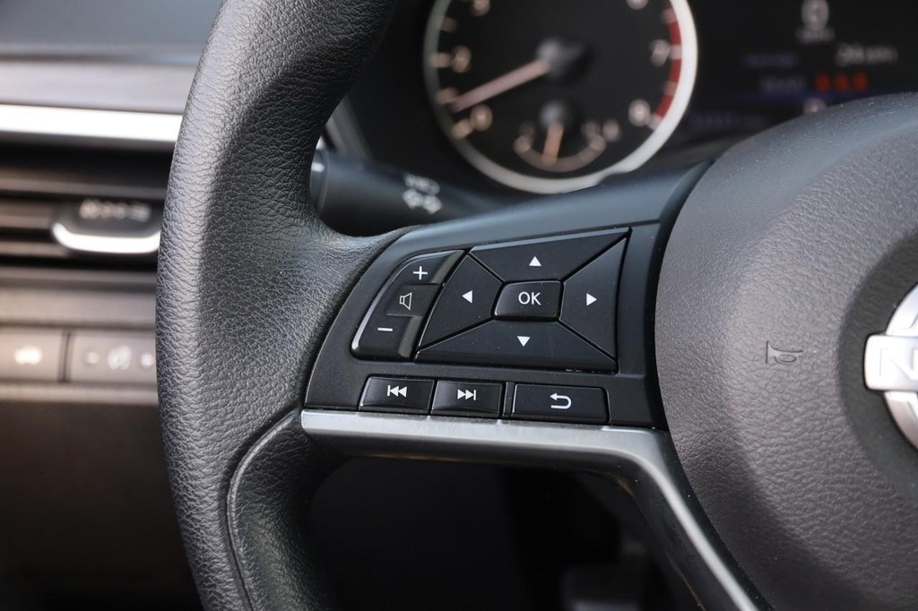Nissan Altima Vehicle Image 11