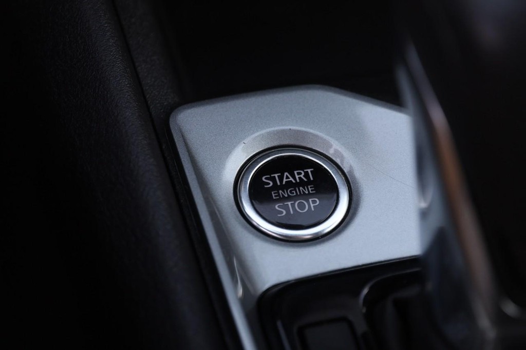 Nissan Altima Vehicle Image 14