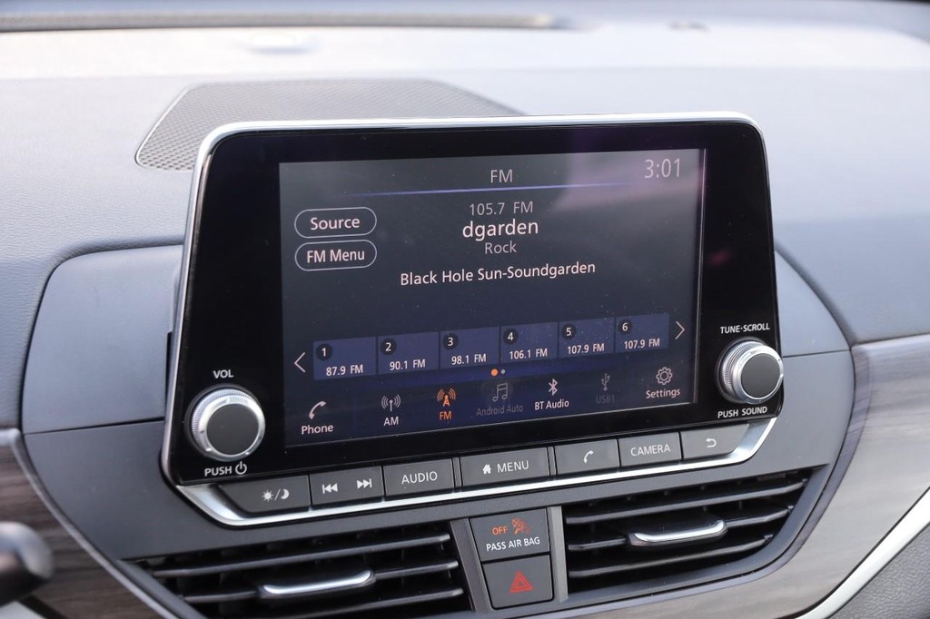 Nissan Altima Vehicle Image 16