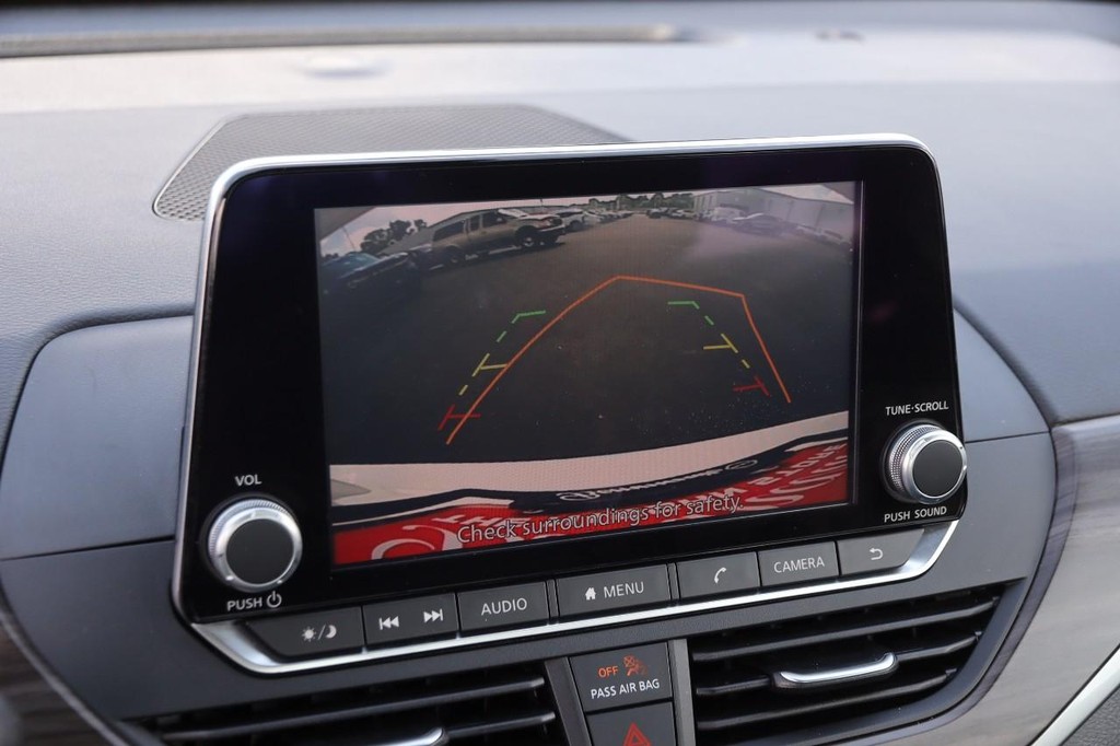 Nissan Altima Vehicle Image 17