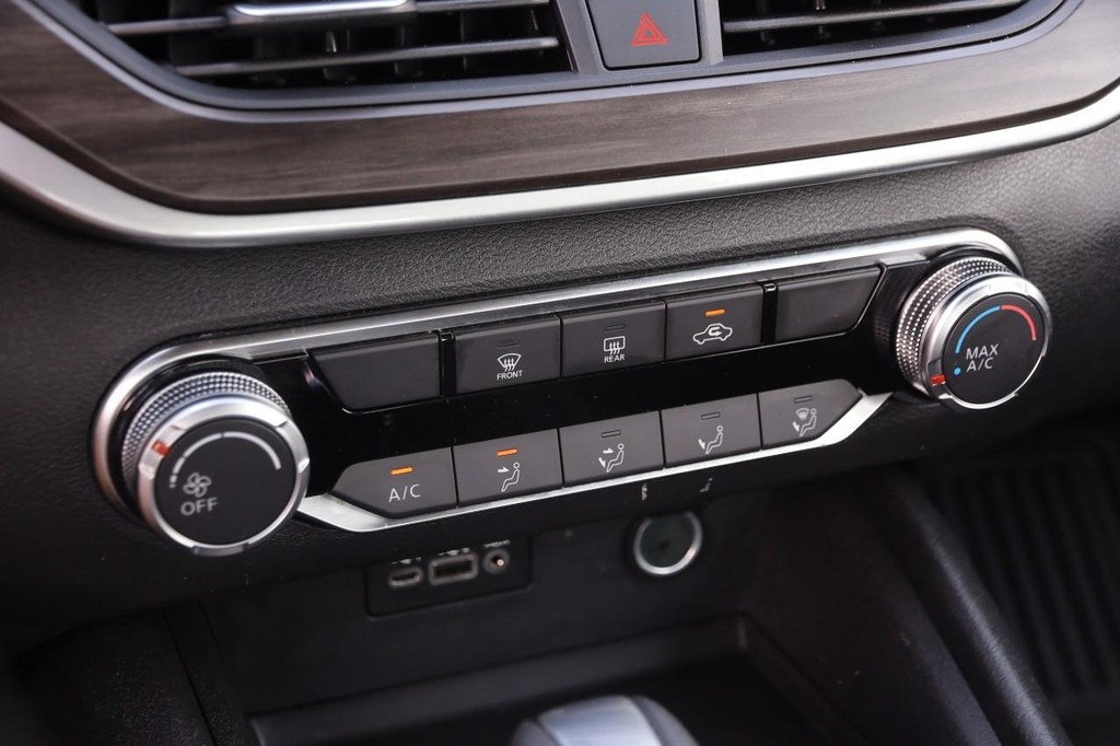 Nissan Altima Vehicle Image 18