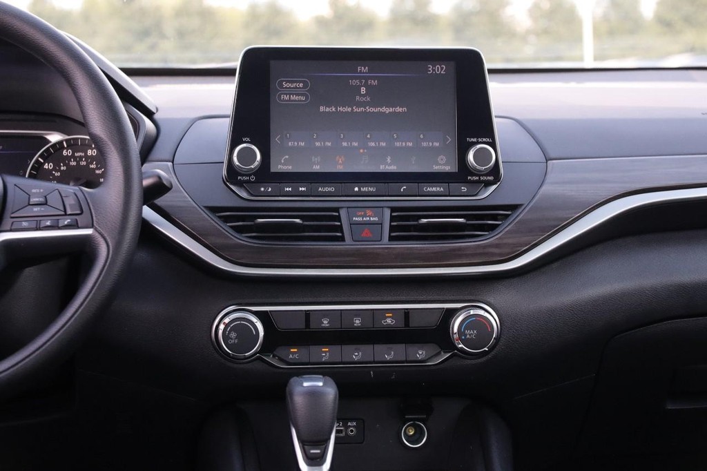 Nissan Altima Vehicle Image 24