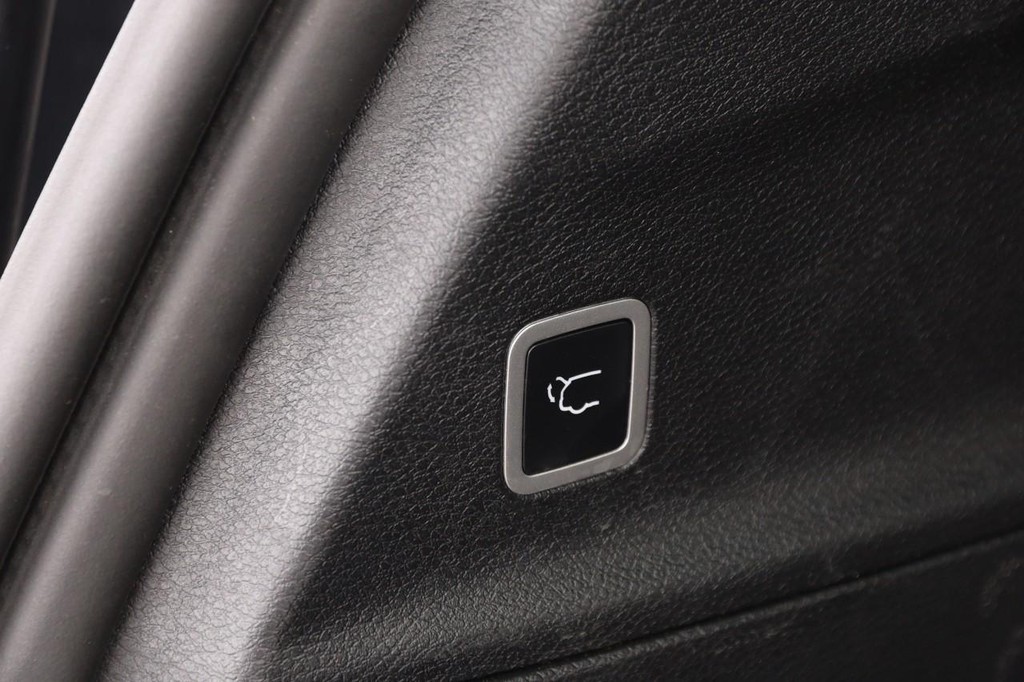 Chrysler Pacifica Vehicle Full-screen Gallery Image 8