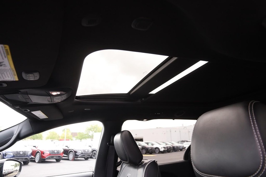 Chrysler Pacifica Vehicle Full-screen Gallery Image 10