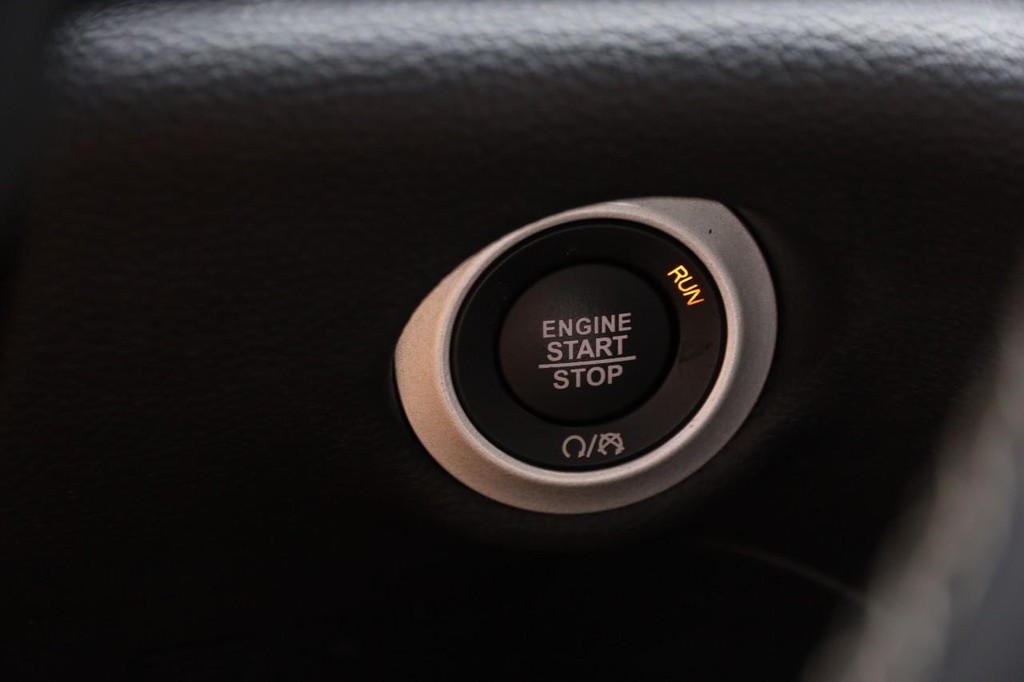 Chrysler Pacifica Vehicle Full-screen Gallery Image 17