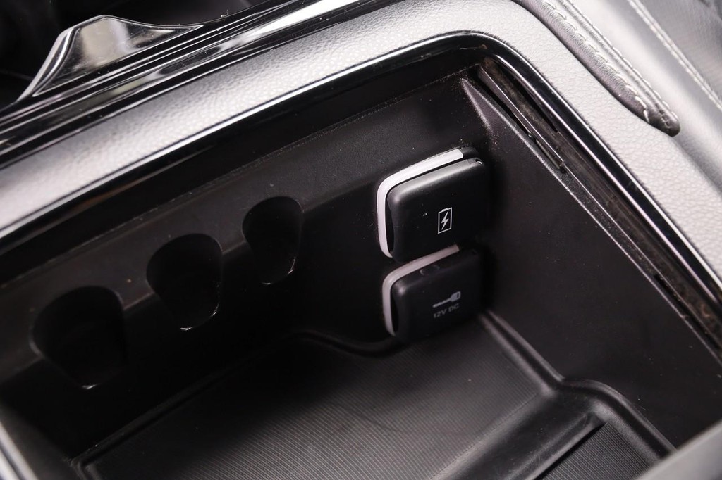 Chrysler Pacifica Vehicle Full-screen Gallery Image 23
