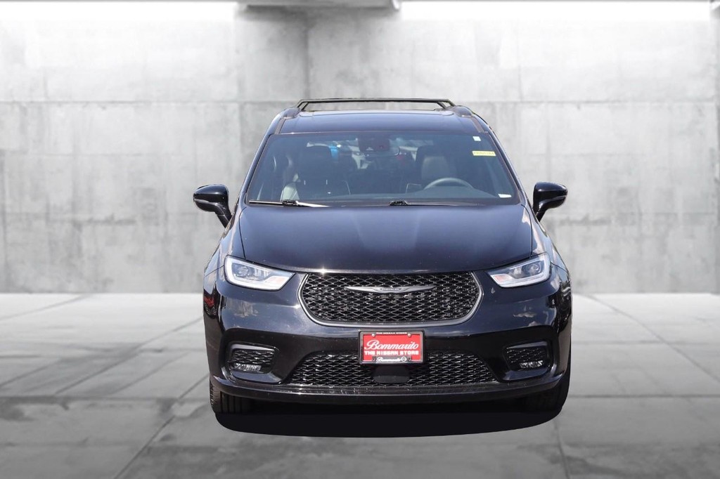 Chrysler Pacifica Vehicle Full-screen Gallery Image 4
