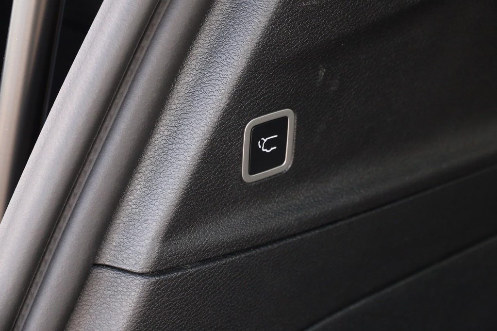Chrysler Pacifica Vehicle Full-screen Gallery Image 8