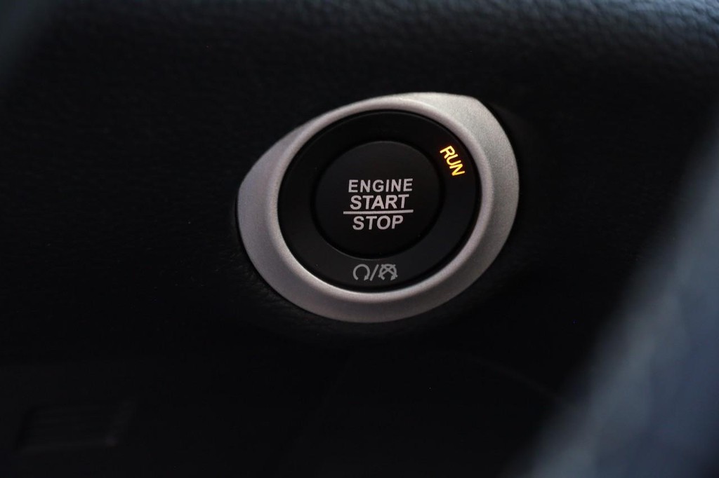 Chrysler Pacifica Vehicle Full-screen Gallery Image 17
