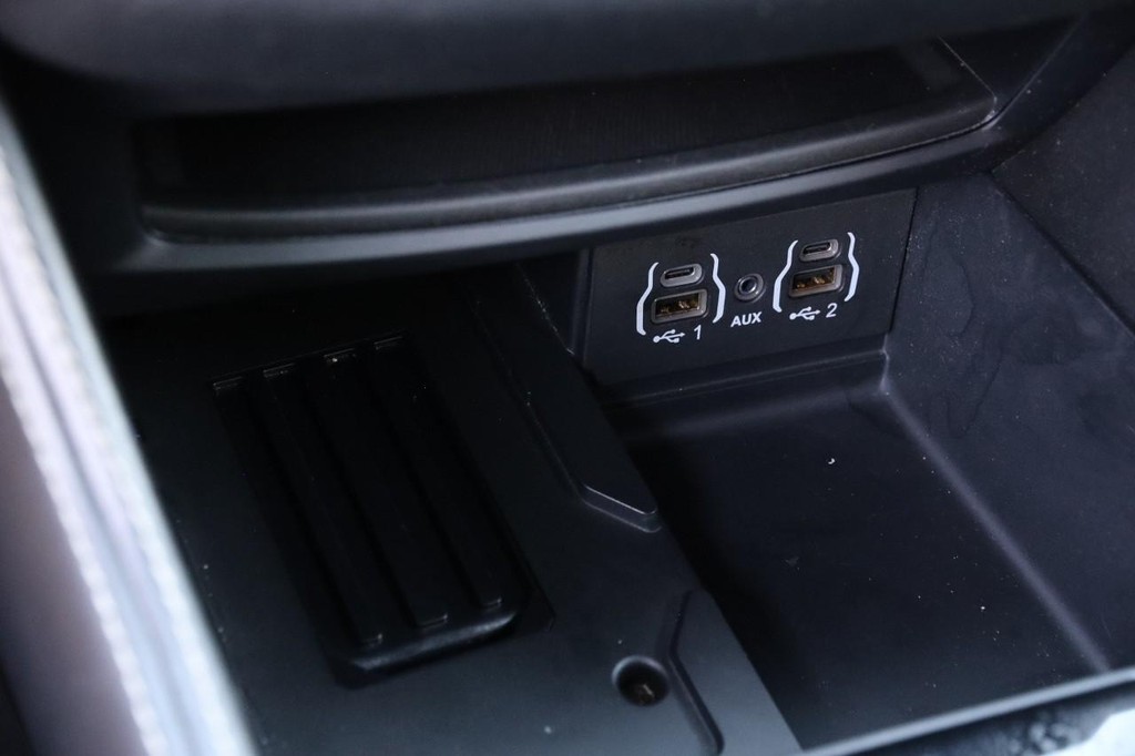 Chrysler Pacifica Vehicle Full-screen Gallery Image 23