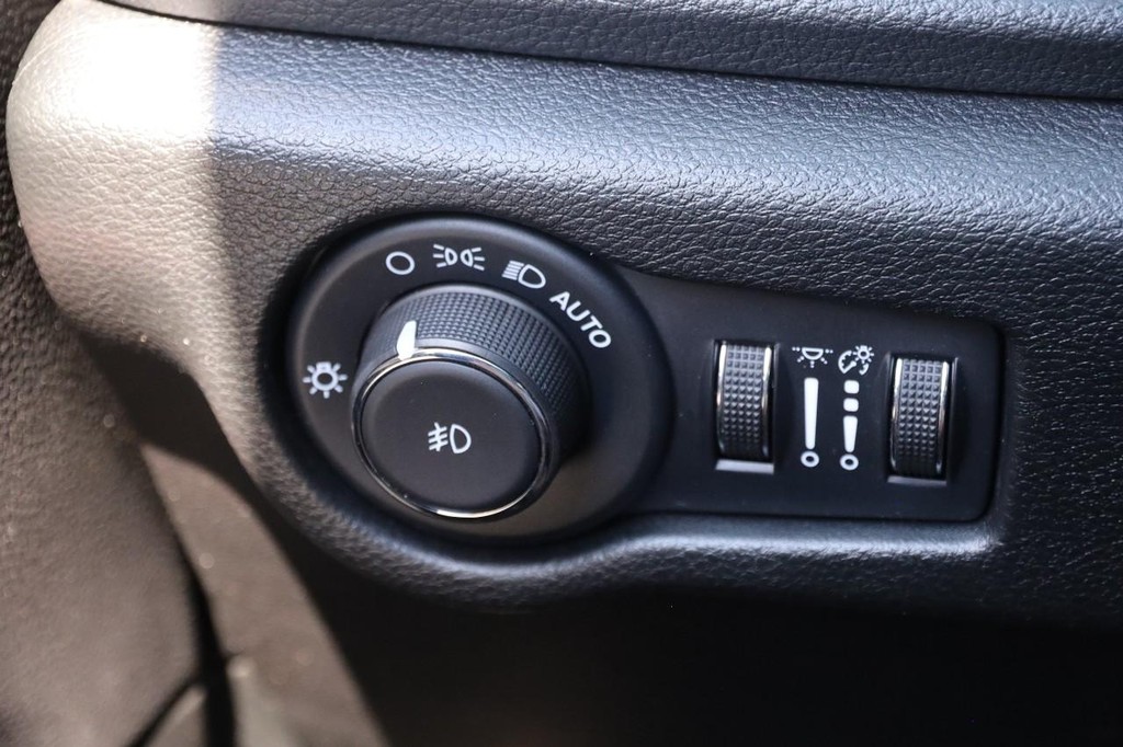 Chrysler Pacifica Vehicle Full-screen Gallery Image 24