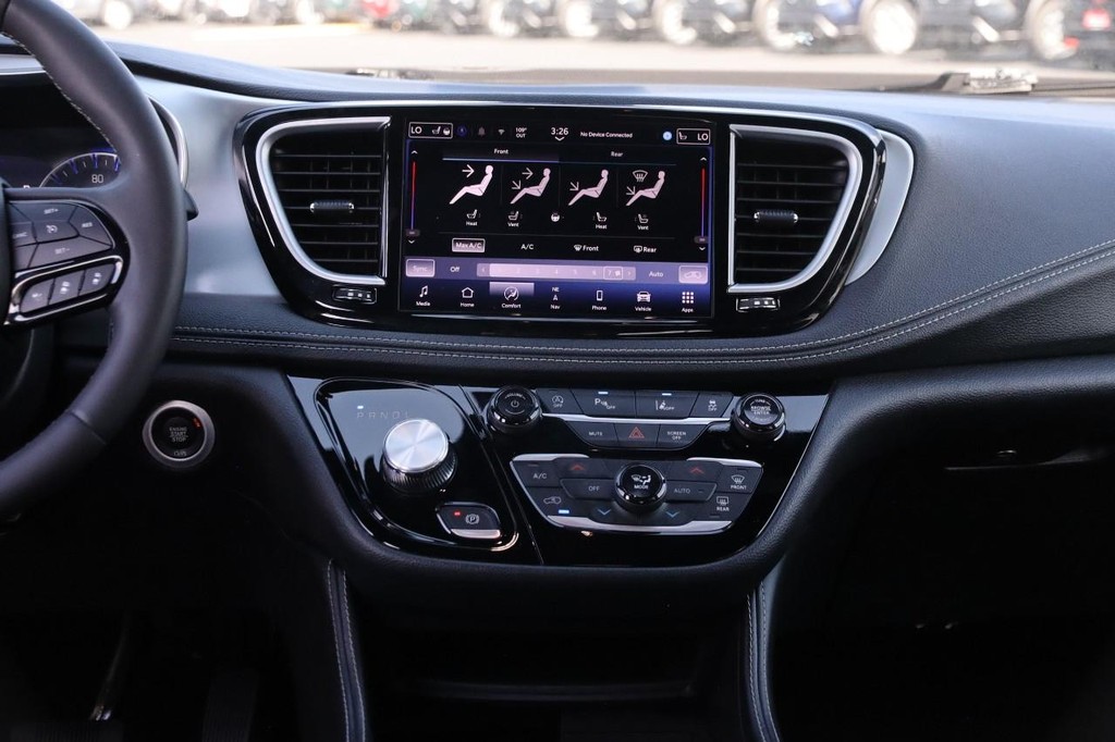 Chrysler Pacifica Vehicle Full-screen Gallery Image 28