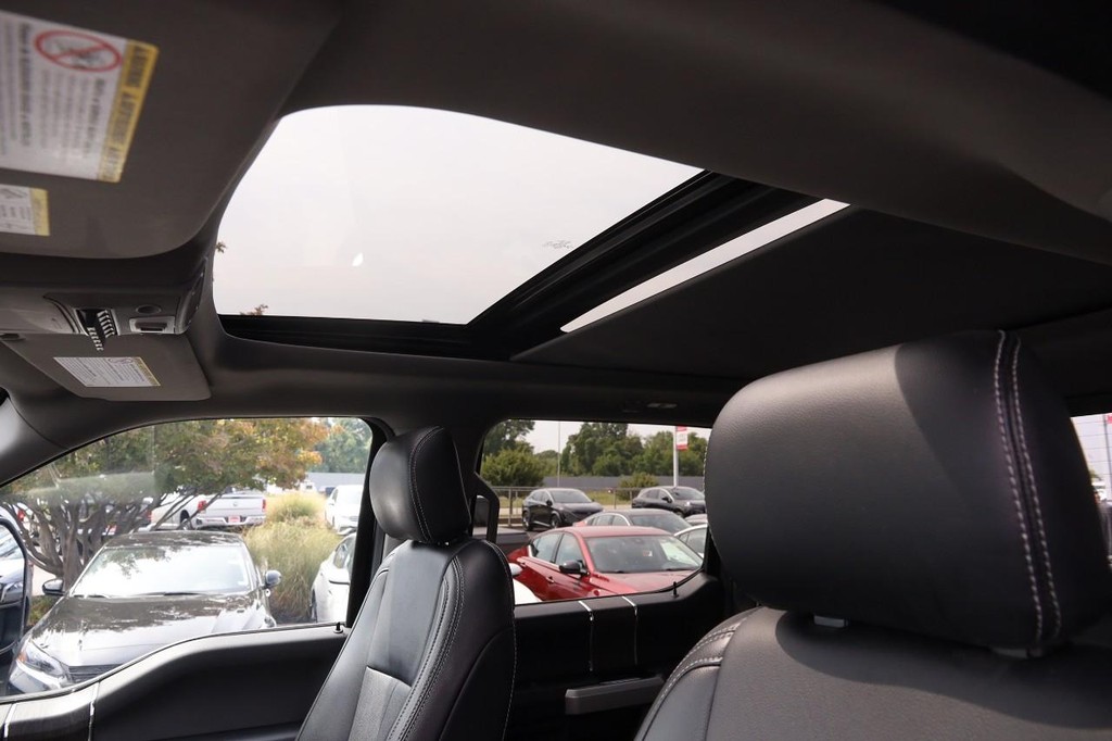 Ford Super Duty F-250 SRW Vehicle Full-screen Gallery Image 08