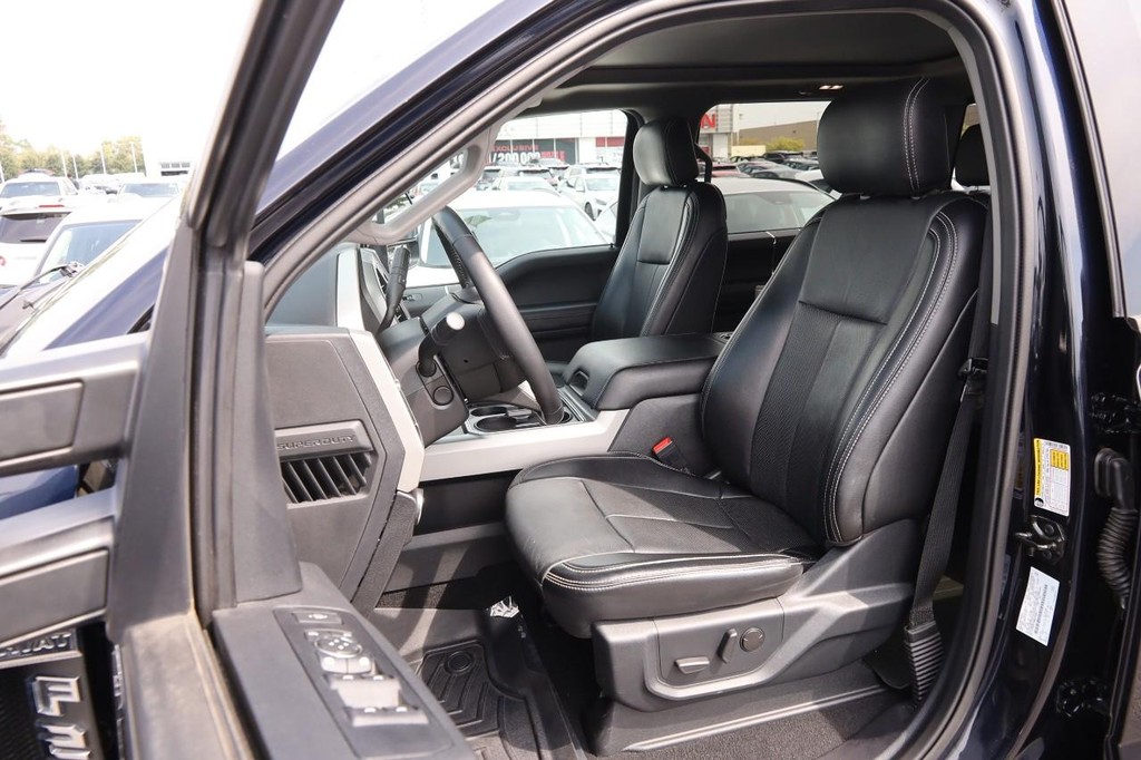Ford Super Duty F-250 SRW Vehicle Full-screen Gallery Image 10