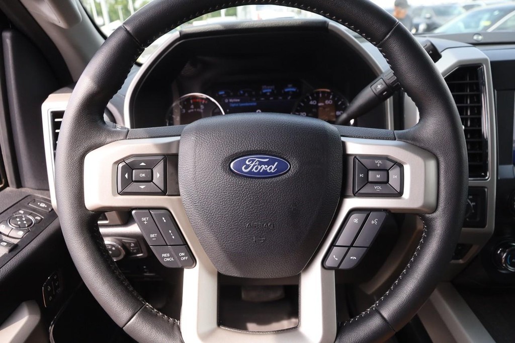 Ford Super Duty F-250 SRW Vehicle Full-screen Gallery Image 12