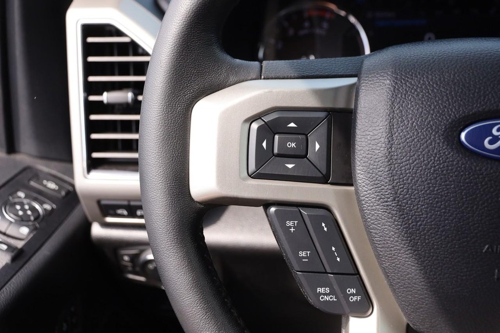 Ford Super Duty F-250 SRW Vehicle Full-screen Gallery Image 13