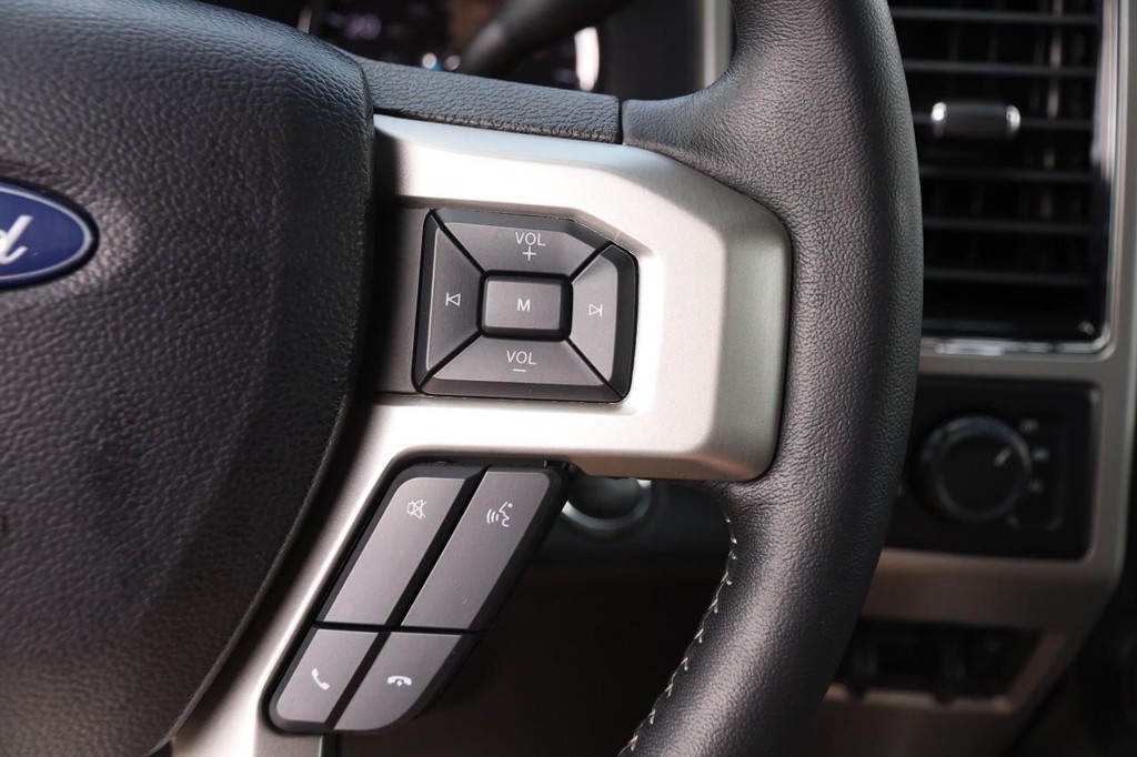 Ford Super Duty F-250 SRW Vehicle Full-screen Gallery Image 14
