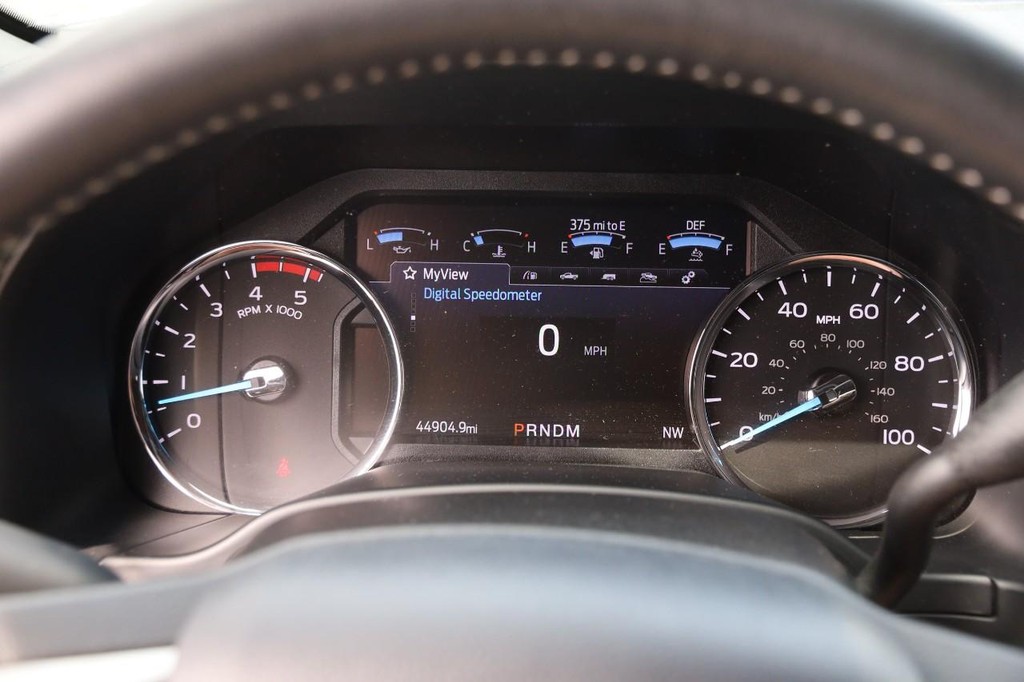 Ford Super Duty F-250 SRW Vehicle Full-screen Gallery Image 15