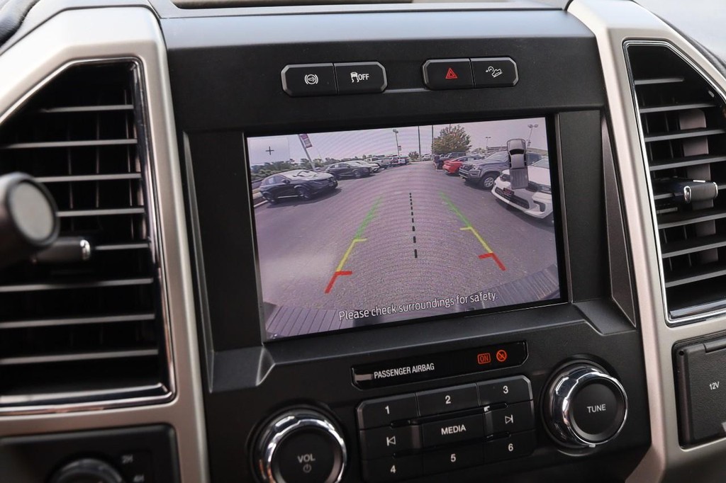 Ford Super Duty F-250 SRW Vehicle Full-screen Gallery Image 20