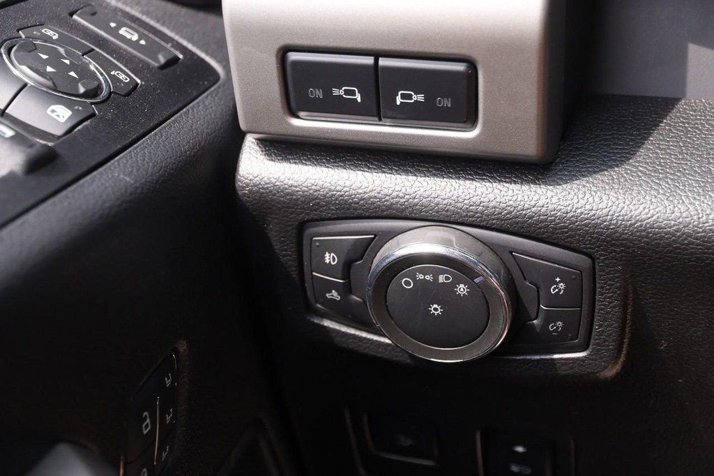 Ford Super Duty F-250 SRW Vehicle Full-screen Gallery Image 22