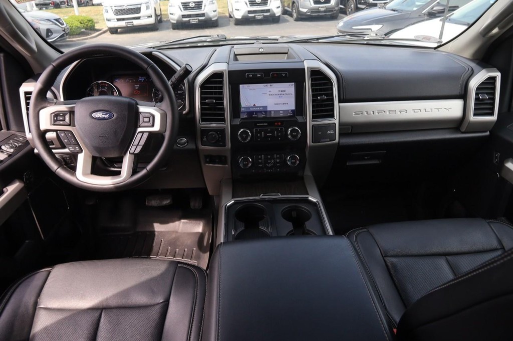 Ford Super Duty F-250 SRW Vehicle Full-screen Gallery Image 23